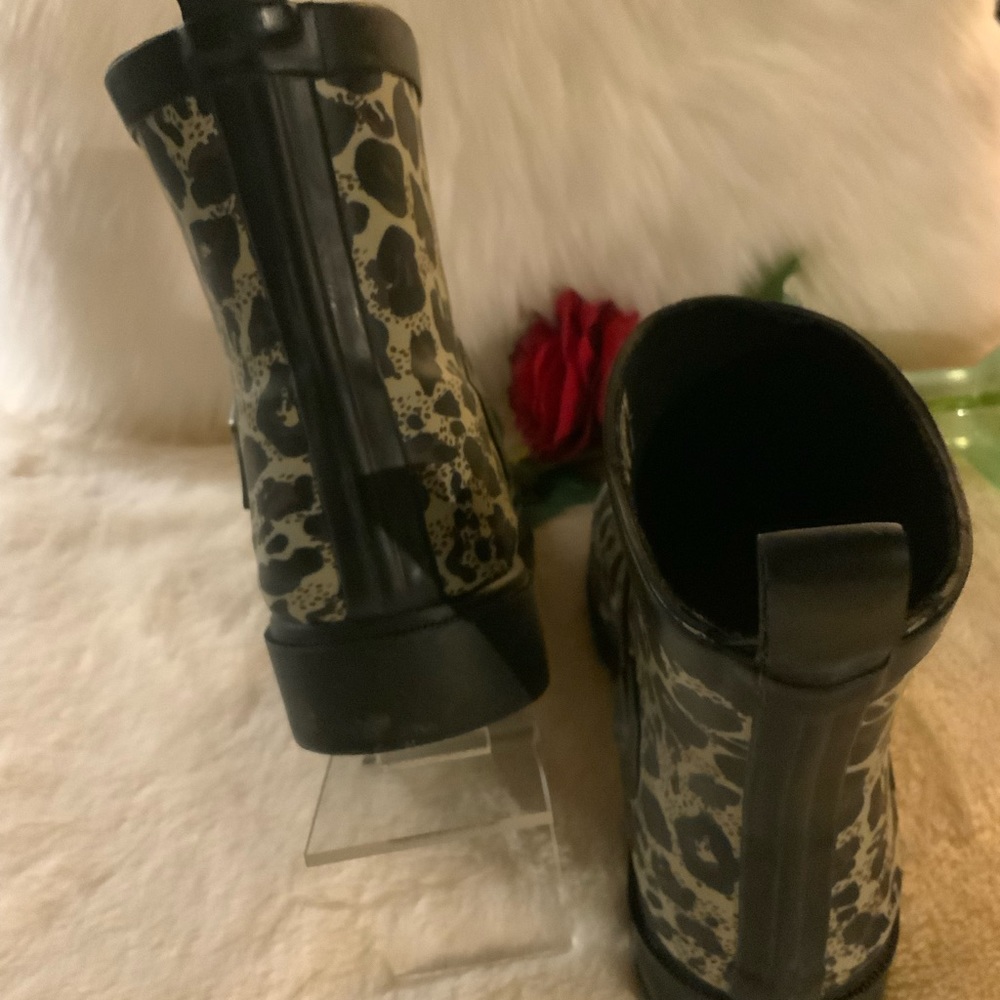 Capelli - Cheetah print short Rainboots. Sz 6 - Picture 7 of 7